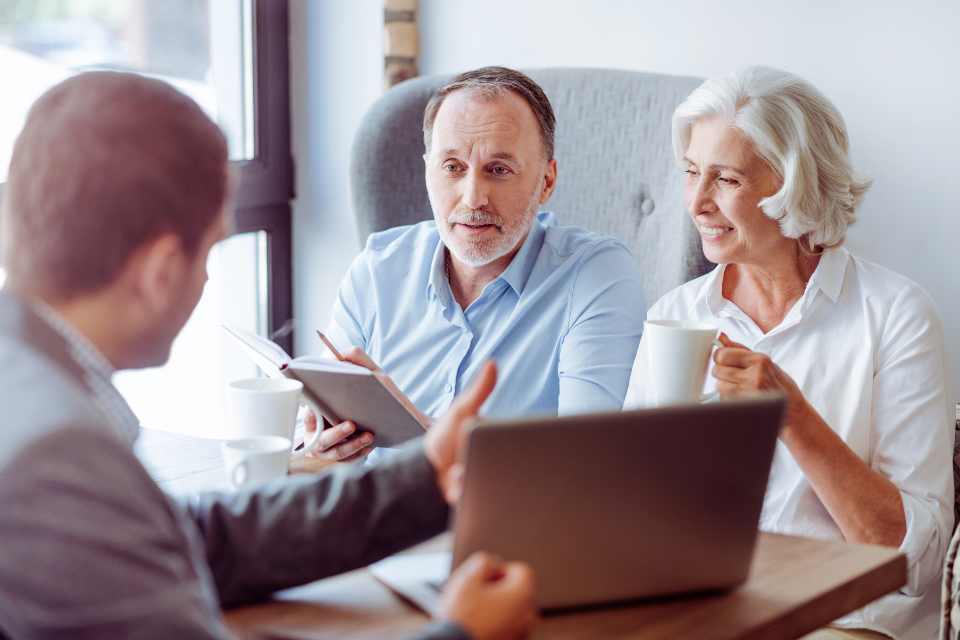 A military couple with keys to new home from VA home loan.